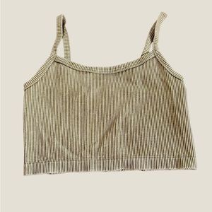 It’s a green, the lighting made it look beige, sorry!